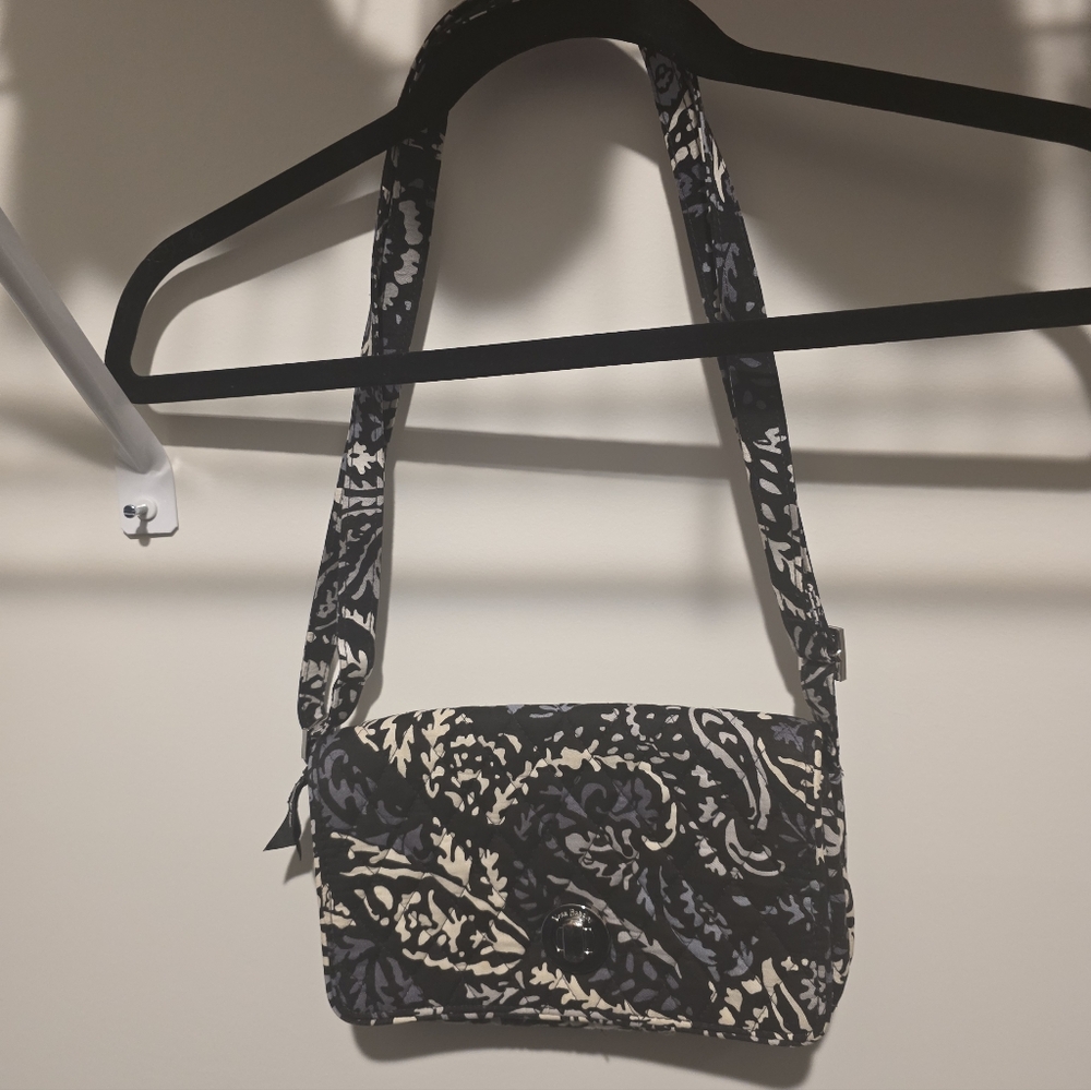 📣HP Vera Bradley Hipster Crossbody Bag - "Paisley Noir" Quilted Cotton.